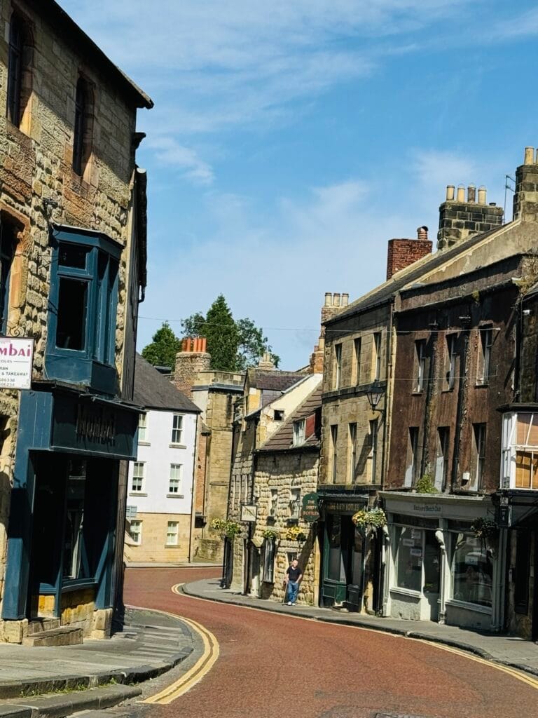 Rua charmosa na cidade de Alnwick